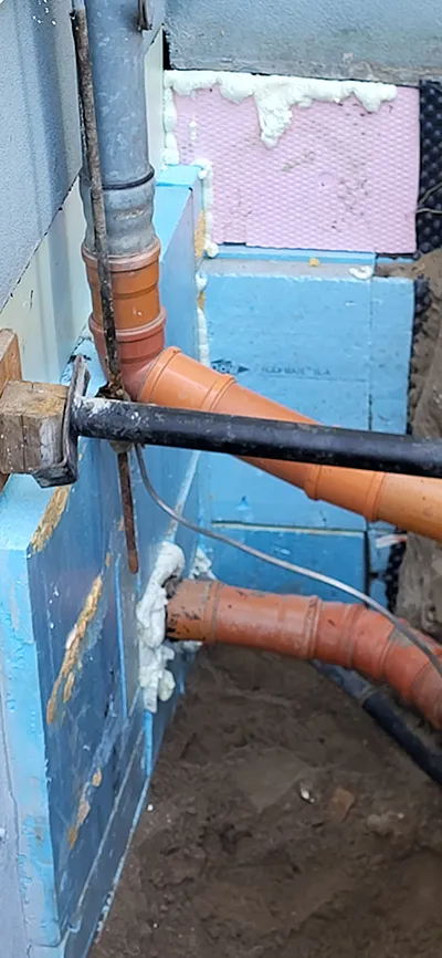Bauwerkdrainage, Anschlüsse an der Hauswand